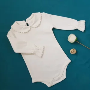 زیر دکمه یقه ببه